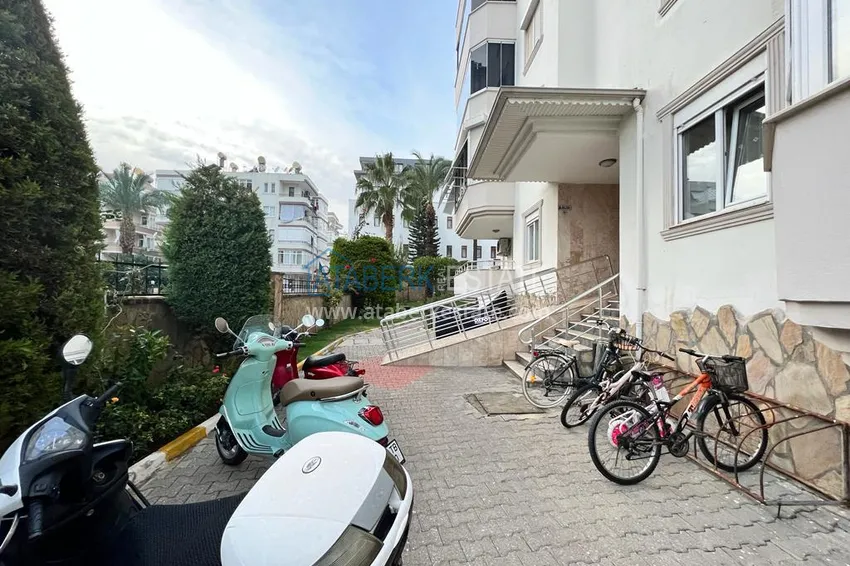 Трехкомнатная меблированная квартира в центре Алании 12