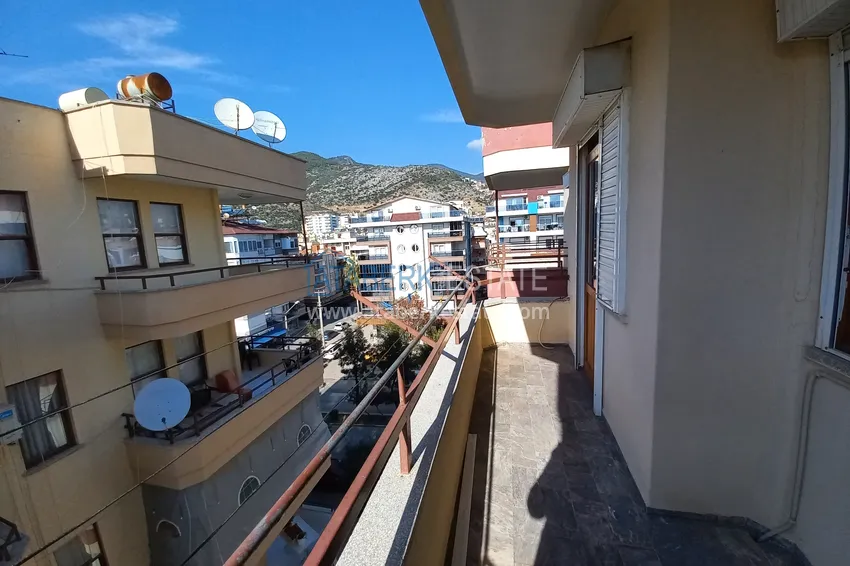 Приобрести Квартира в центре Алании с отдельной кухней и видом на горы в 150 м от пляжа Клеопатра 13 