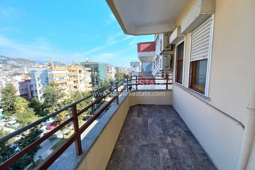 Приобрести Квартира в центре Алании с отдельной кухней и видом на горы в 150 м от пляжа Клеопатра 14 