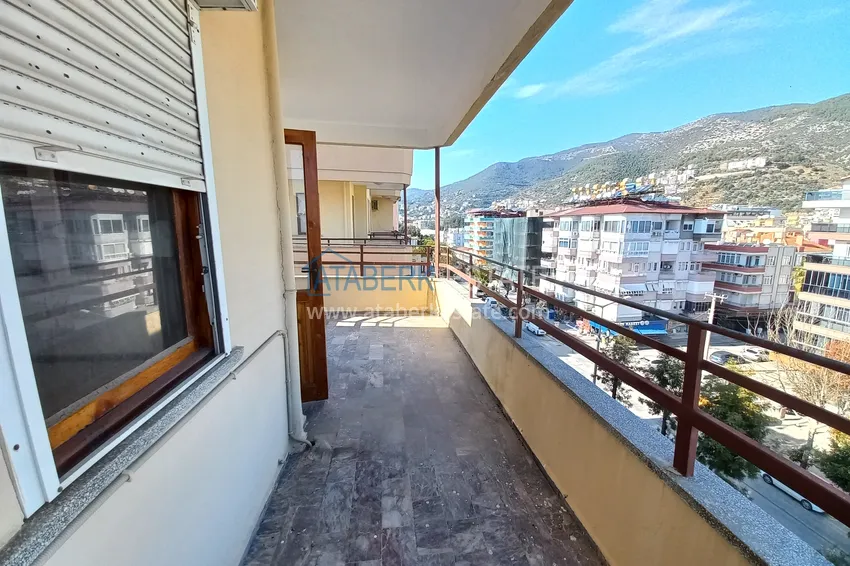 Приобрести Квартира в центре Алании с отдельной кухней и видом на горы в 150 м от пляжа Клеопатра 15 