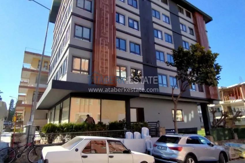 Двухкомнатная квартира с мебелью в центре Алании – 700 м от пляжа  1 