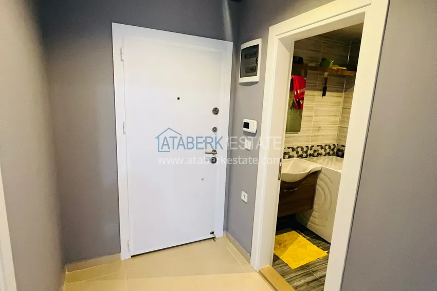 Приобрести Просторная двухкомнатная квартира с тремя застеклёнными балконами в Алании, район Махмутлар 2 