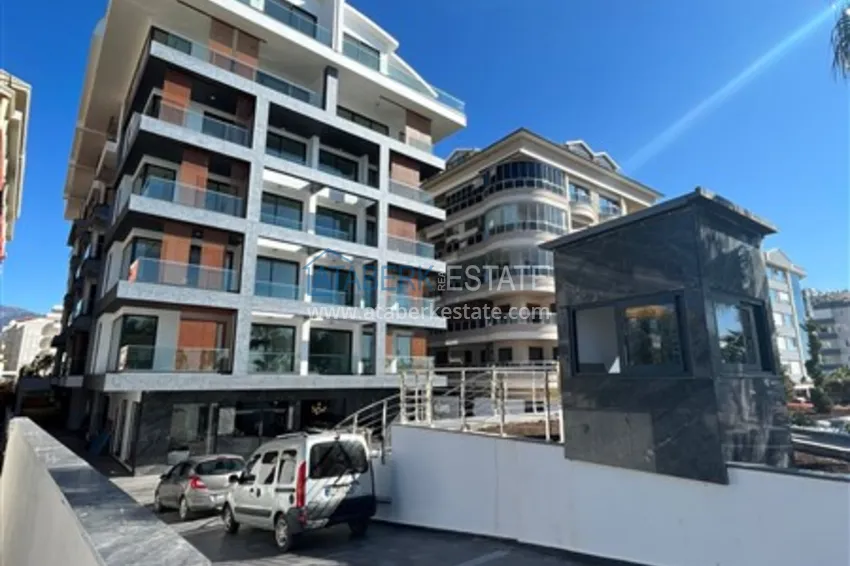 Квартира 1+1 в новом комплексе сегмента премиум на первой береговой линии в районе Оба 4 