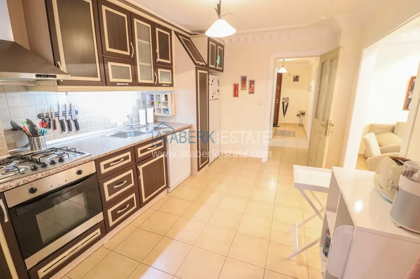 Приобрести Просторная двухкомнатная квартира с мебелью и тремя балконами – центр Алании, Дамлаташ 4 