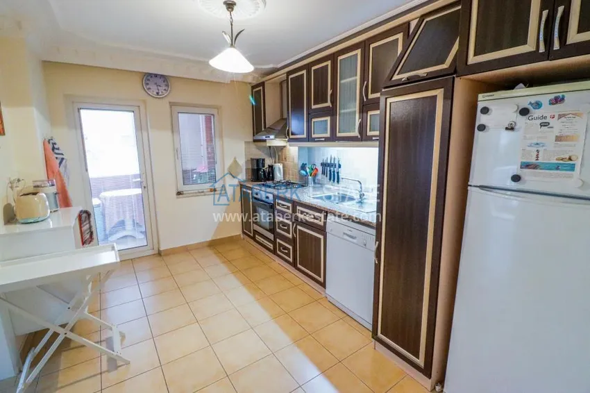 Приобрести Просторная двухкомнатная квартира с мебелью и тремя балконами – центр Алании, Дамлаташ 5 