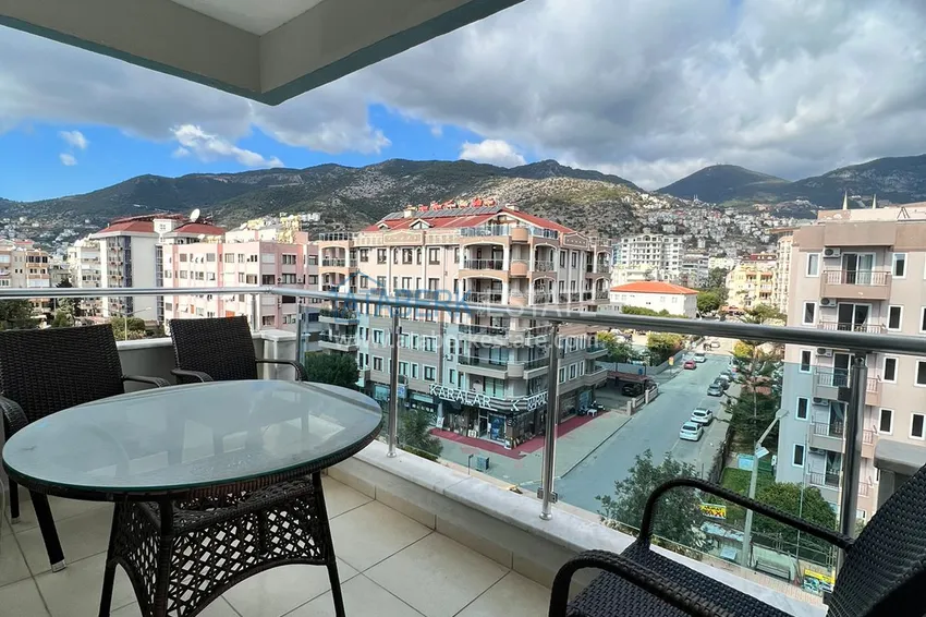 Приобрести Огромная двухкомнатная квартира с мебелью в центре Алании, район пляжа Клеопатра 7 