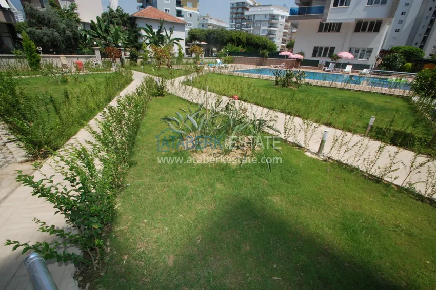 Просторная двухкомнатная квартира с тремя застеклёнными балконами в Алании, район Махмутлар 6 