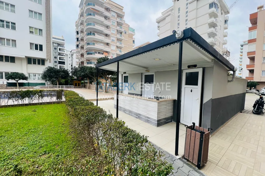 Просторная двухкомнатная квартира с тремя застеклёнными балконами в Алании, район Махмутлар 8 