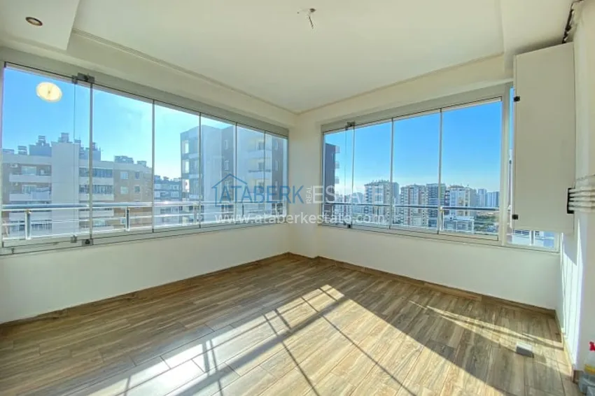 Приобрести Квартира 3+1 с застекленными балконами, частично вид на море, в центральном районе Мерсина-Мезитли 23 