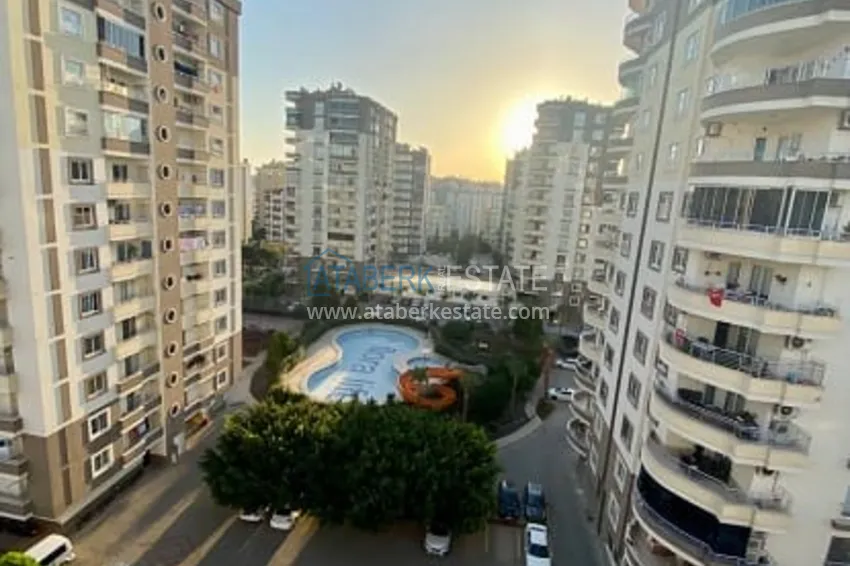 Просторная четырехкомнатная квартира в районе Мезитли-Мерсин 2 