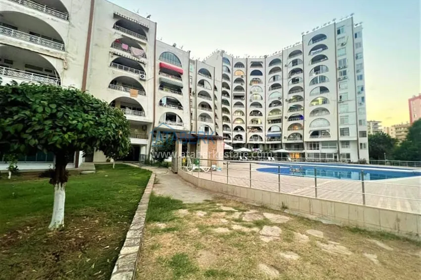 Квартира 3+1 с собственным пляжем в комплексе с инфраструктурой в районе Мезитли-Мерсин 1 