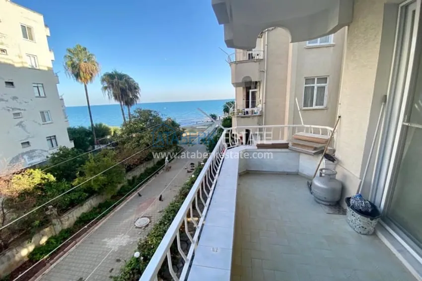 Квартира 3+1 с видом на море, на первой береговой линии район Мезитли-Мерсин 4 