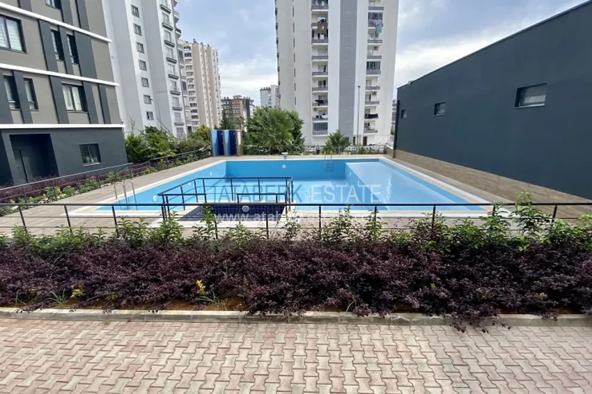 Квартира 2+1 с мебелью, в молодом комплексе с инфраструктурой в районе Акдениз-Мерсин 2 