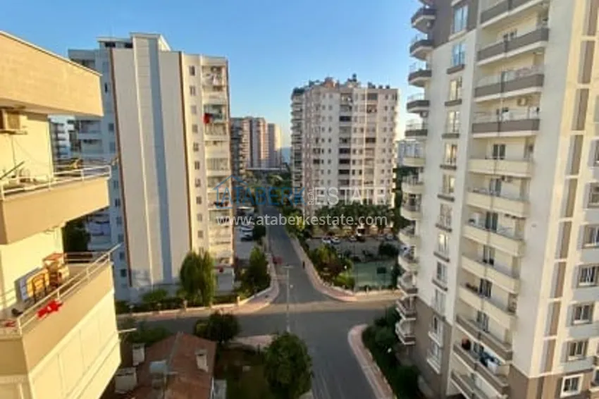 Просторная четырехкомнатная квартира в районе Мезитли-Мерсин 3 