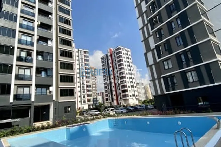 Трехкомнатные апартаменты в новом жилом комплексе в районе Мезитли-Мерсин 2 