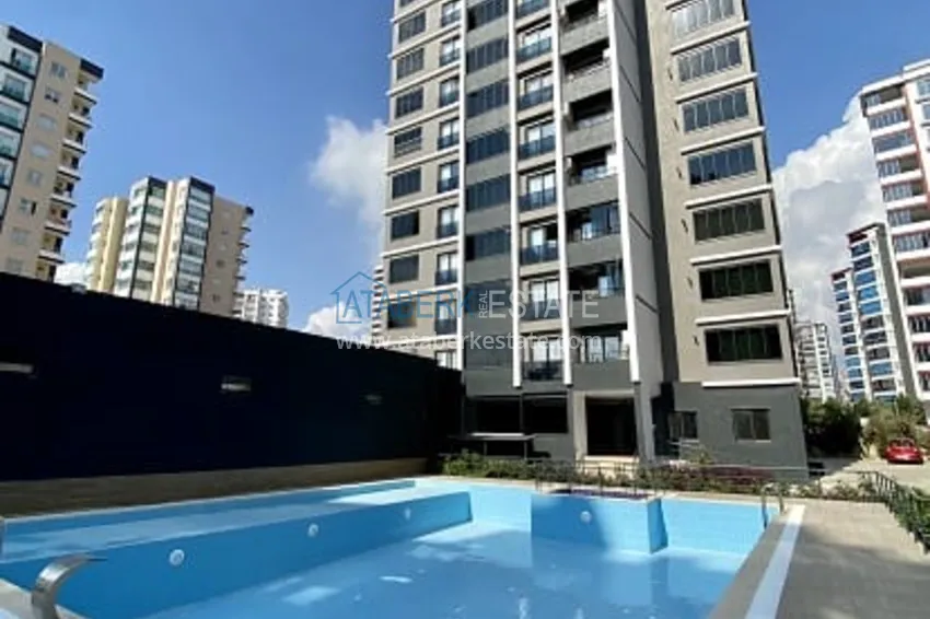 Трехкомнатные апартаменты в новом жилом комплексе в районе Мезитли-Мерсин 1 