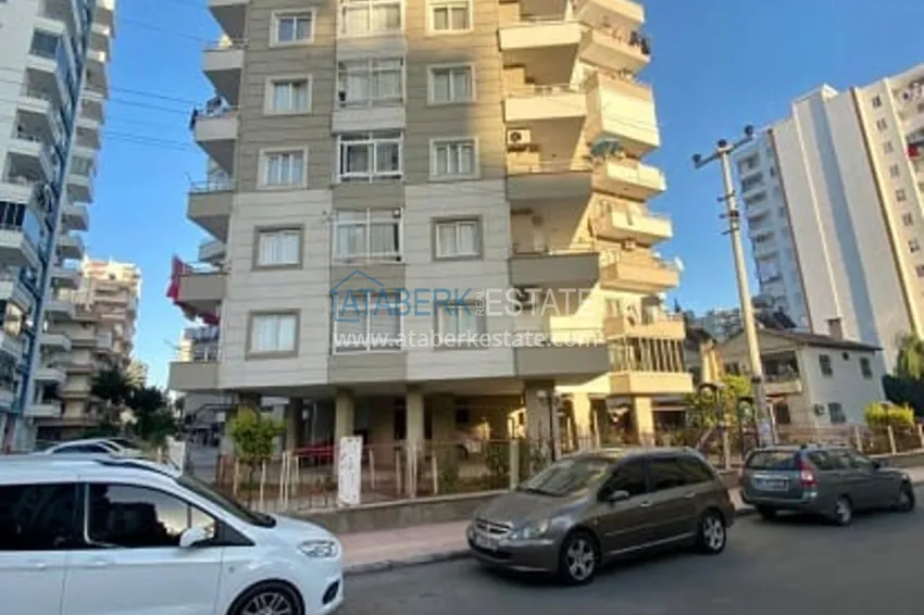 Просторная четырехкомнатная квартира в районе Мезитли-Мерсин 1 