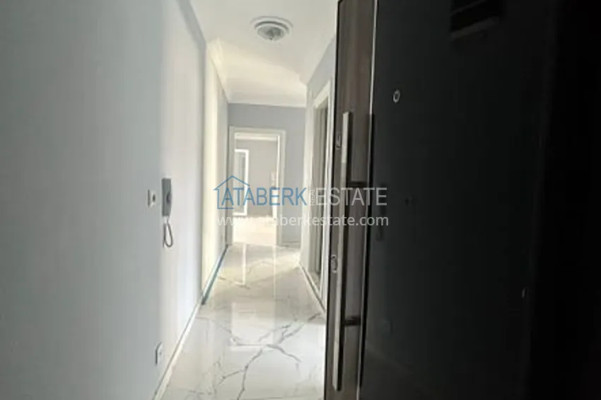 Приобрести Трехкомнатная квартира с застекленным балконом, в районе Эрдемли-Алата 14 