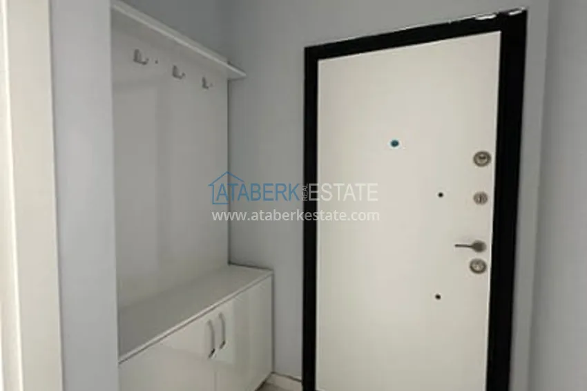 Приобрести Трехкомнатная квартира с застекленным балконом, в районе Эрдемли-Алата 15 