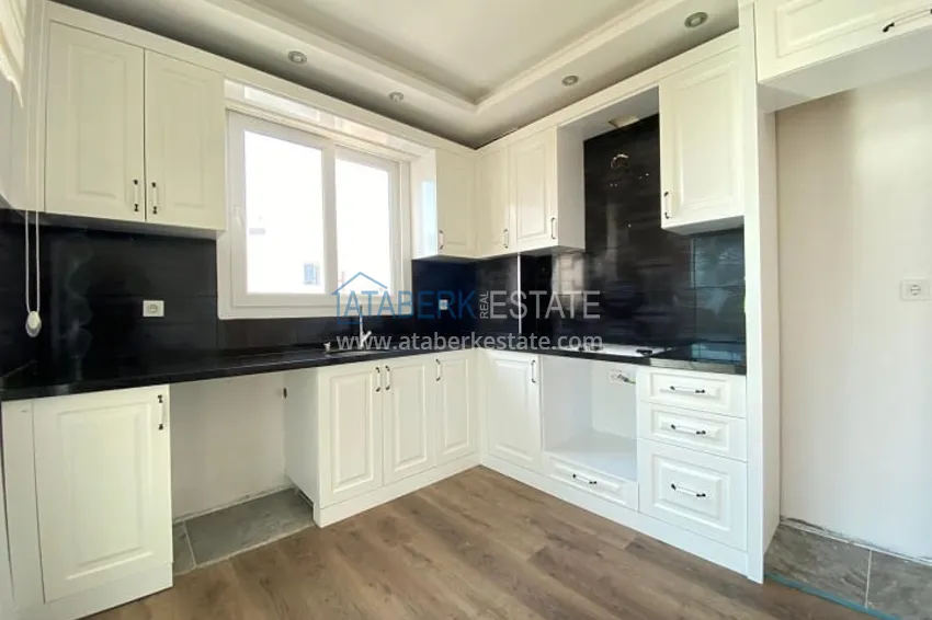 Приобрести Квартира 3+1 с застекленными балконами, частично вид на море, в центральном районе Мерсина-Мезитли 13 