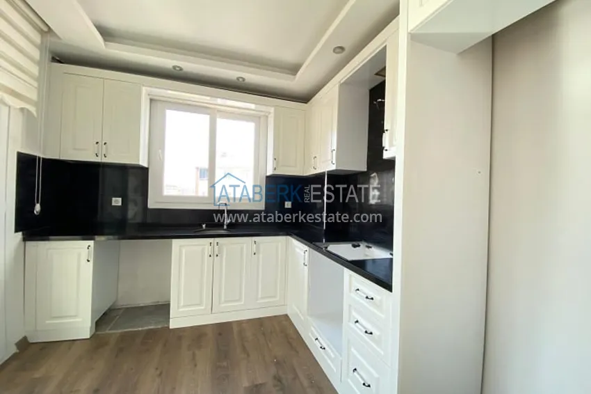 Приобрести Квартира 3+1 с застекленными балконами, частично вид на море, в центральном районе Мерсина-Мезитли 14 