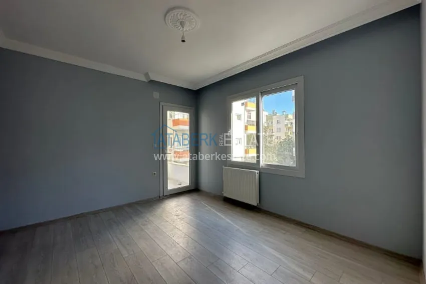 Приобрести Трехкомнатная квартира с застекленным балконом, в районе Эрдемли-Алата 4 