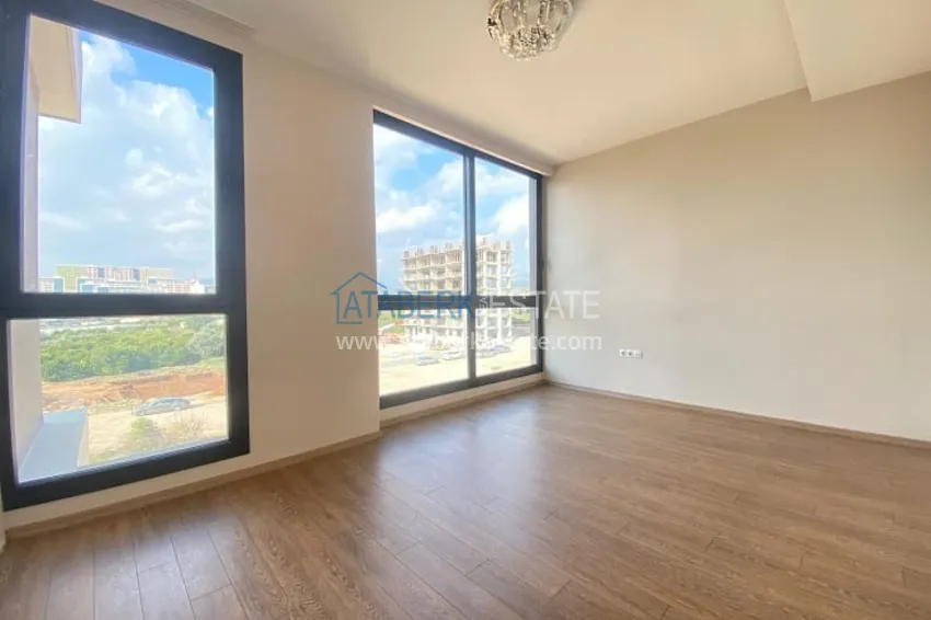 Приобрести Городская квартира 3+1 в молодом жилом комплексе, в центральном районе Мерсина-Енишехир 2 