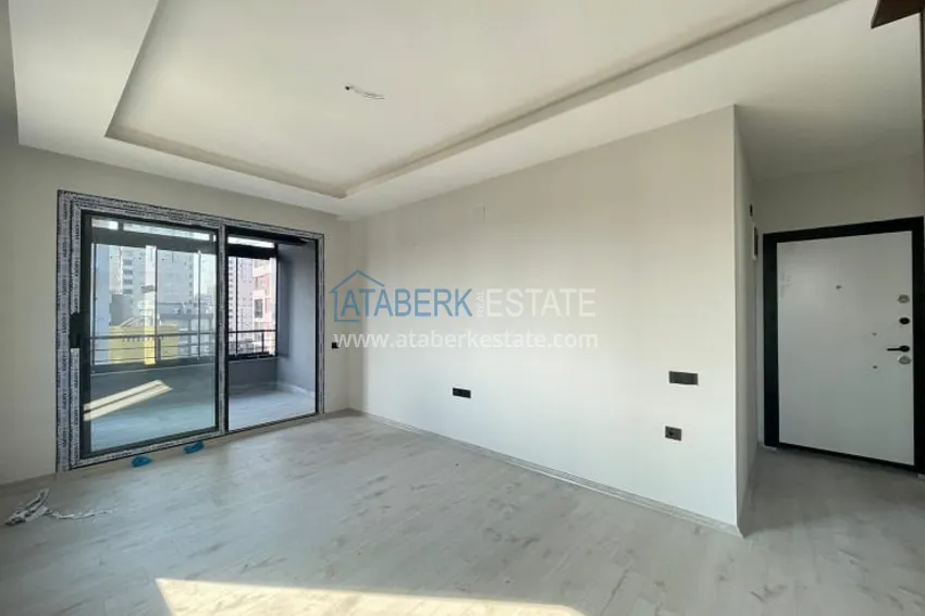 Приобрести Квартира 2+1 с чистовой отделкой, застекленным балконом, в новом ЖК в районе Тедже в Мерсине 3