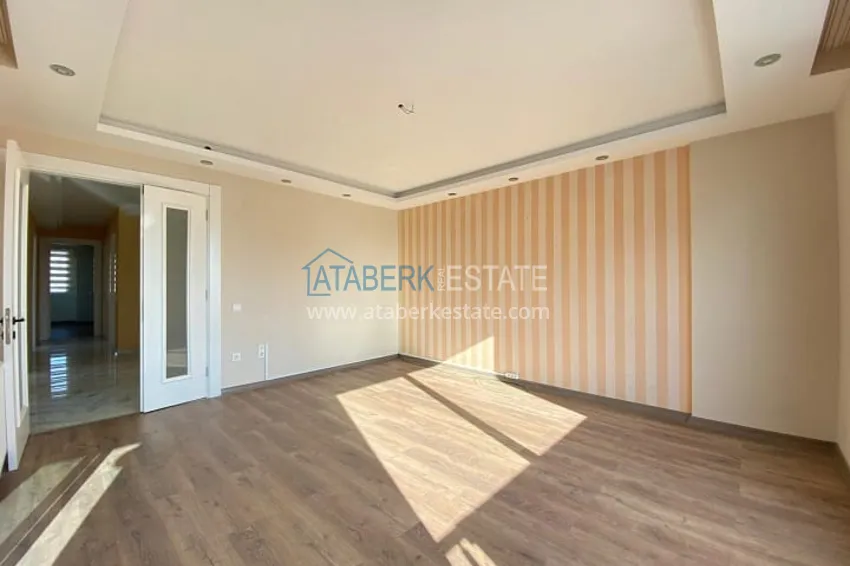 Приобрести Квартира 3+1 с застекленными балконами, частично вид на море, в центральном районе Мерсина-Мезитли 2 