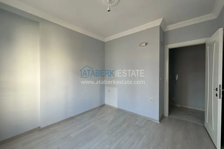 Приобрести Трехкомнатная квартира с застекленным балконом, в районе Эрдемли-Алата 3 