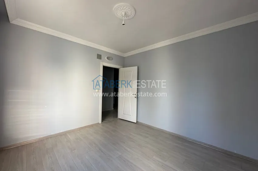 Приобрести Трехкомнатная квартира с застекленным балконом, в районе Эрдемли-Алата 5 