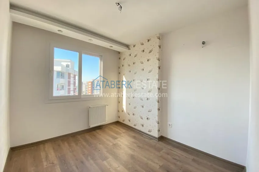 Приобрести Квартира 3+1 с застекленными балконами, частично вид на море, в центральном районе Мерсина-Мезитли 4 