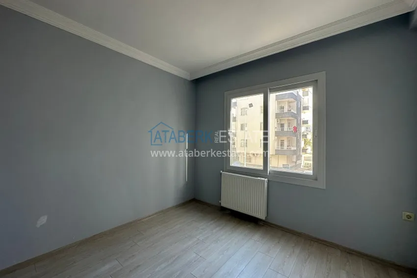 Приобрести Трехкомнатная квартира с застекленным балконом, в районе Эрдемли-Алата 8 