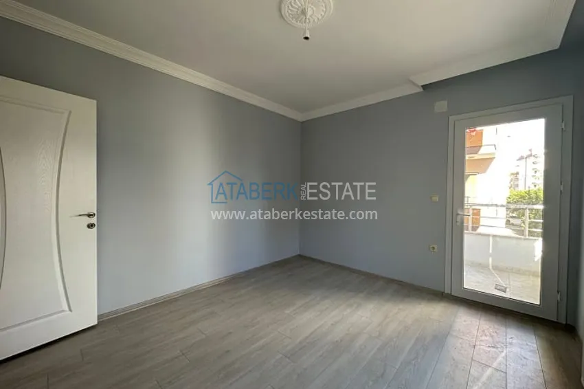 Приобрести Трехкомнатная квартира с застекленным балконом, в районе Эрдемли-Алата 9 