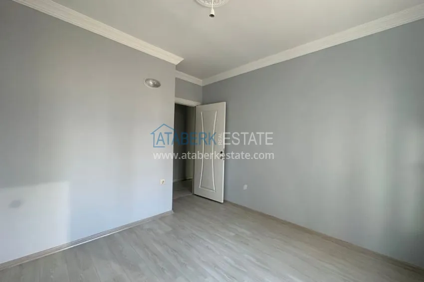 Приобрести Трехкомнатная квартира с застекленным балконом, в районе Эрдемли-Алата 10 