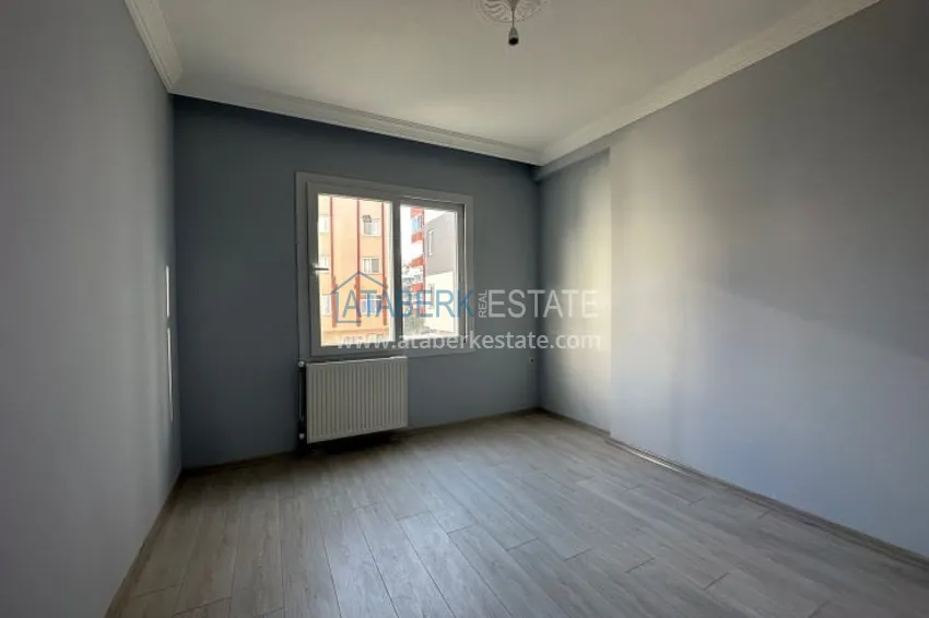 Приобрести Трехкомнатная квартира с застекленным балконом, в районе Эрдемли-Алата 11 