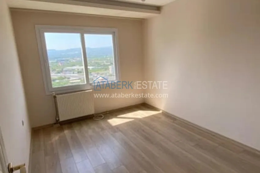 Приобрести Трехкомнатные апартаменты с видом на море и горе в уютном районе Томюк-Эрдемли 4 