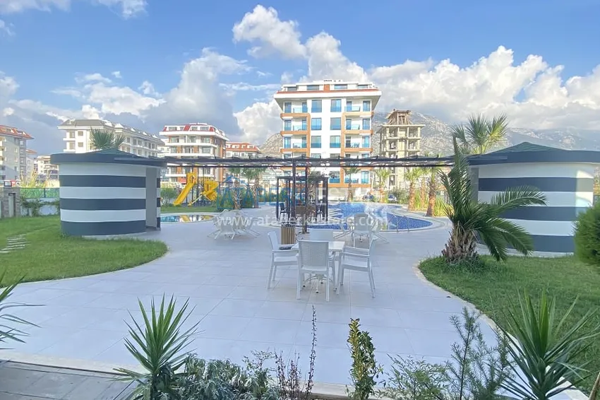 Квартира с новой мебелью и качественной чистовой отделкой в районе Кестель на первой береговой 9 