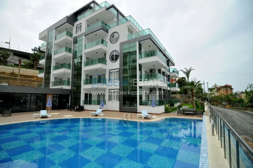 Садовый дуплекс 2+1 в Кестеле с мебелью в благоустроенном комплексе, подходит для гражданства 1 