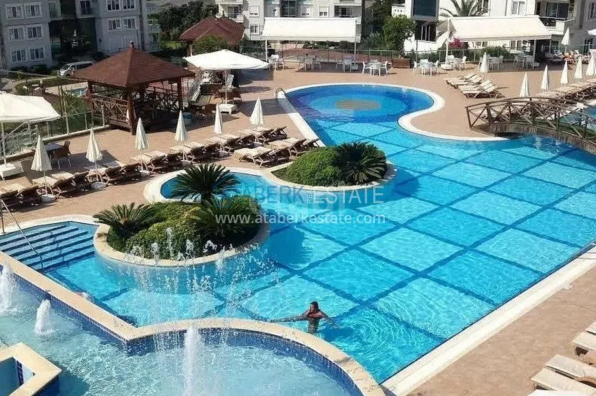 Квартира 1+1 с видом на горы и застеклённым балконом в резиденции премиум-класса в районе Джикджилли, Алания 2 