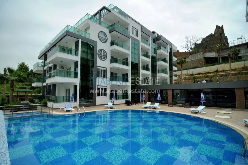 Садовый дуплекс 2+1 в Кестеле с мебелью в благоустроенном комплексе, подходит для гражданства 3 