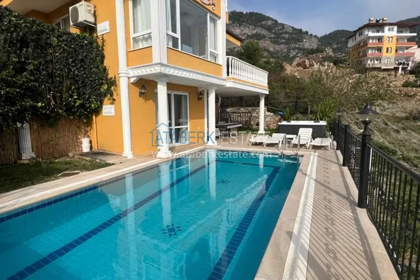 Меблированная вилла с видовыми характеристиками в районе Бекташ Алания 1 