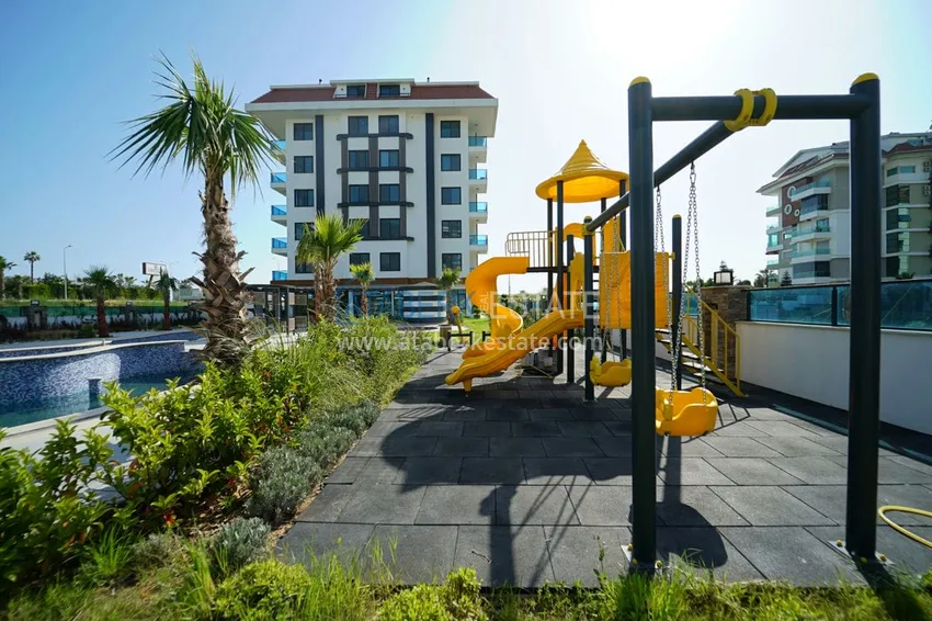 Квартира с новой мебелью и качественной чистовой отделкой в районе Кестель на первой береговой 4 