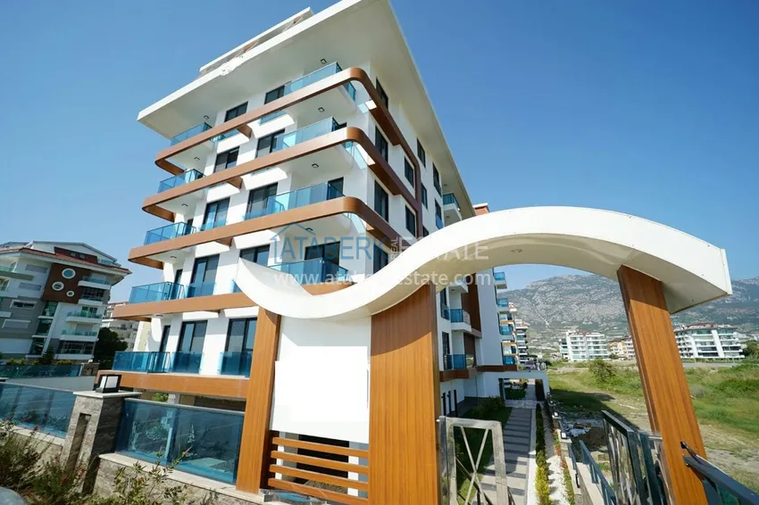 Квартира с новой мебелью и качественной чистовой отделкой в районе Кестель на первой береговой 6 