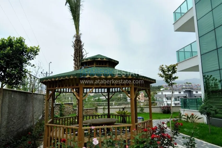 Садовый дуплекс 2+1 в Кестеле с мебелью в благоустроенном комплексе, подходит для гражданства 8 