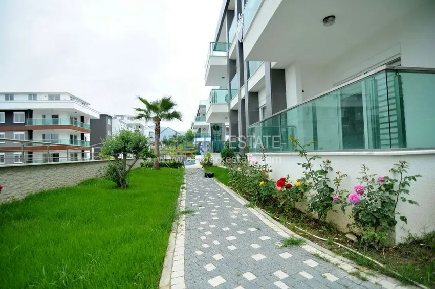 Садовый дуплекс 2+1 в Кестеле с мебелью в благоустроенном комплексе, подходит для гражданства 10 