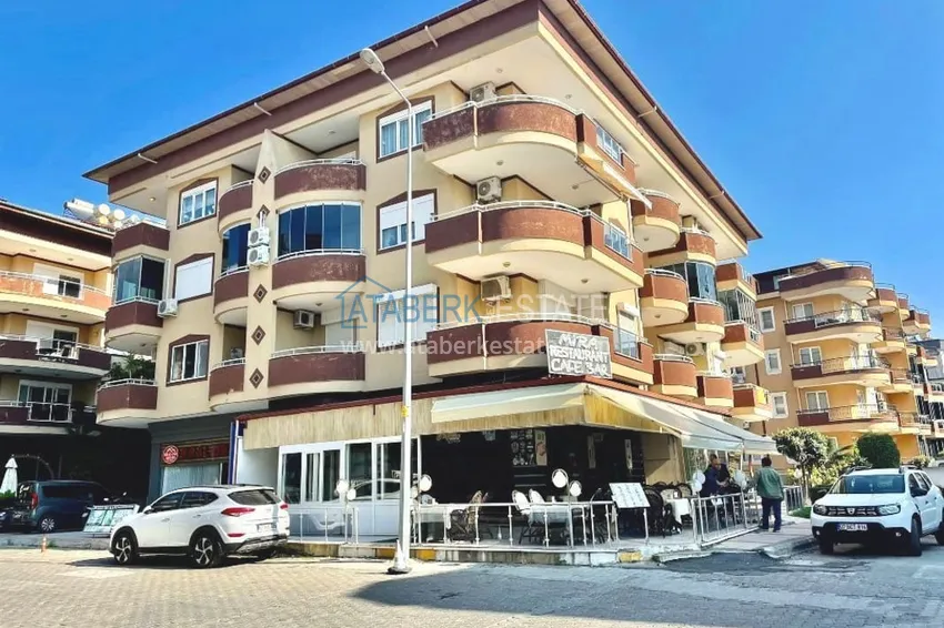 Двухэтажные меблированные апартаменты с четырьмя спальнями в районе Оба 1 