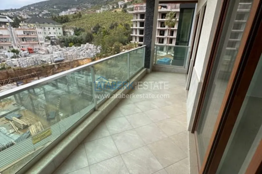 Приобрести Линейная квартира 4+1 в центре Алании с отдельной кухней, видом на море  32 