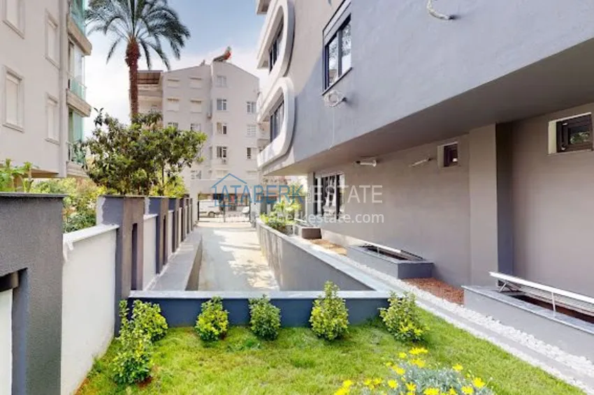 Квартиры с качественной чистовой отделкой от застройщика в Анталии район Лара  3 