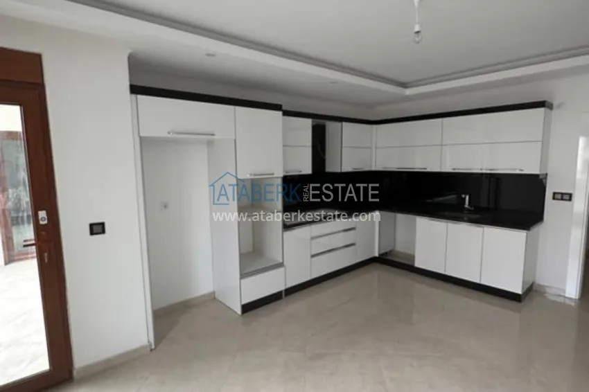 Приобрести Линейная квартира 4+1 в центре Алании с отдельной кухней, видом на море  9 